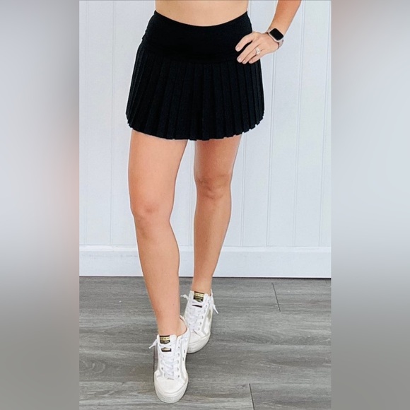 BLACK Pleated Tennis Mini Skort - Picture 3 of 4